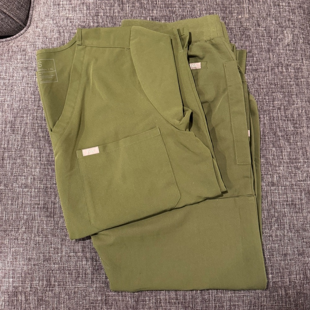Figs Dark Green Scrub Set